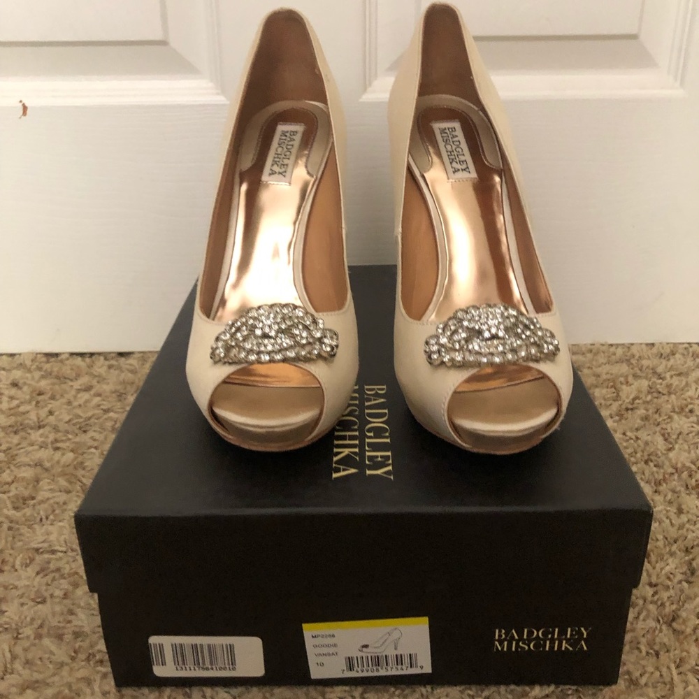 Badgley Mischka Nude Heels